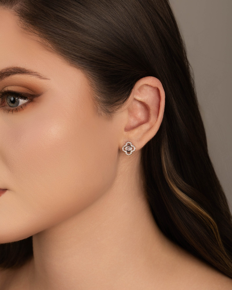 Brinco Flor Vazada Ponto de Luz Cristal 1.1 cm Ródio Branco