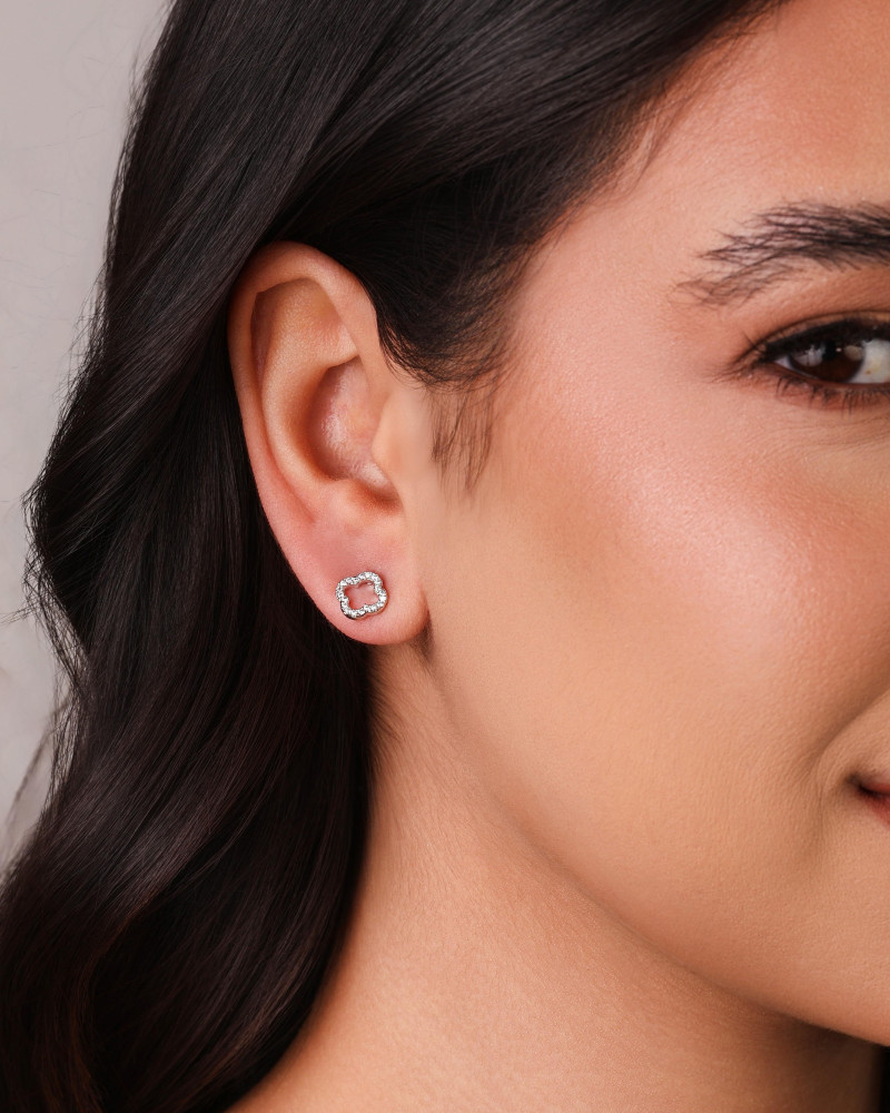 Brinco Flor Vazada Cravejada 9 mm Ródio Branco