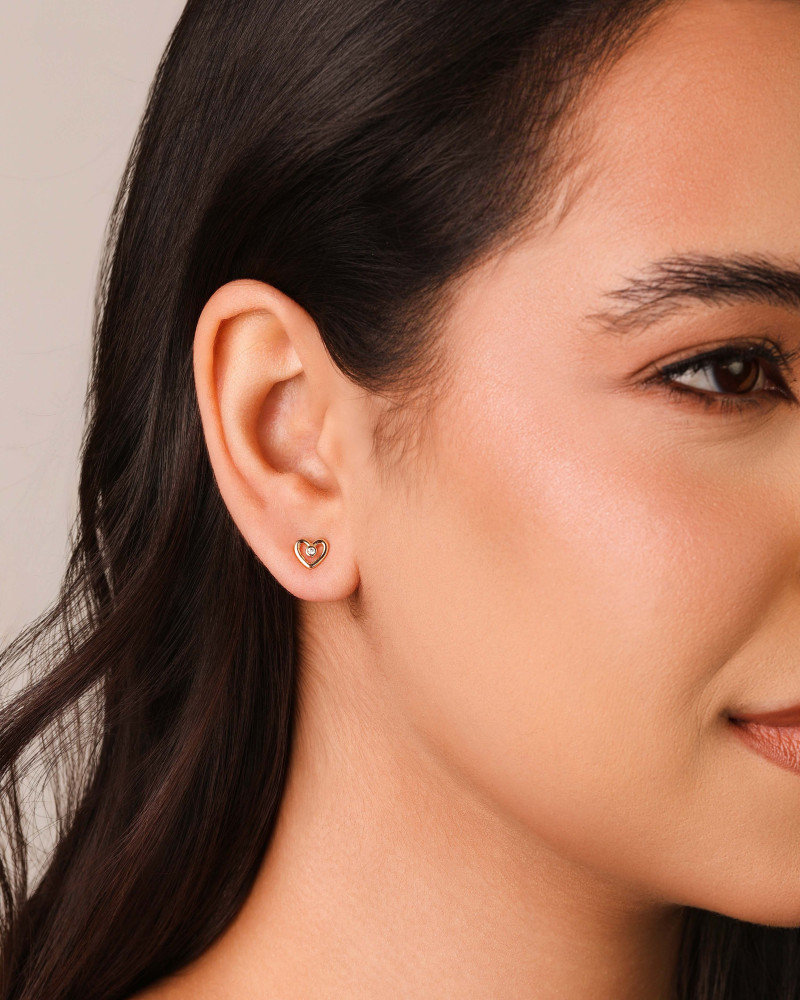 Brinco Coração Ponto de Luz Cristal 6 mm Banhado a Ouro 18K