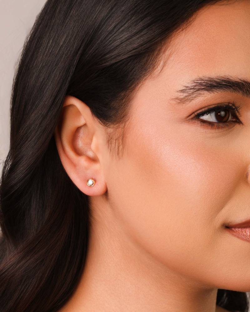 Brinco Ponto de Luz Entrelaçado Cristal 5 mm Banhado a Ouro 18K