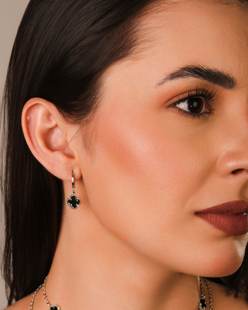 Brinco Argola Click Trevo Tom Onix 2.6 cm Ródio Branco