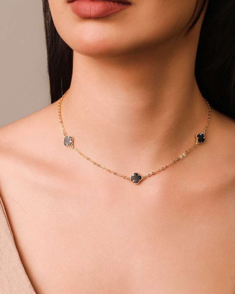 Choker Elos Trevos Tom Onix 1.0 cm Banhado a Ouro 18K