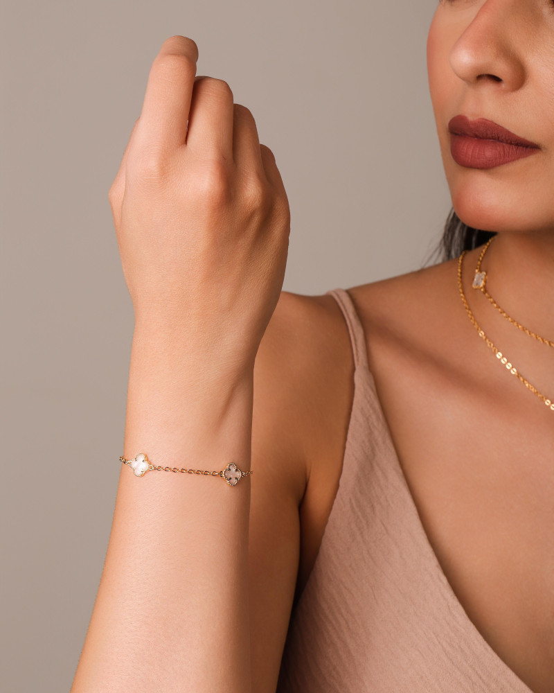 Pulseira Elos Trevos Tom Madrepérola Banhado a Ouro 18K