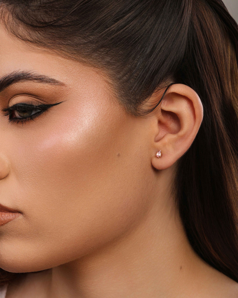 Brinco Ponto de Luz Gota Safira Rosa 5 mm Banhado a Ouro 18K