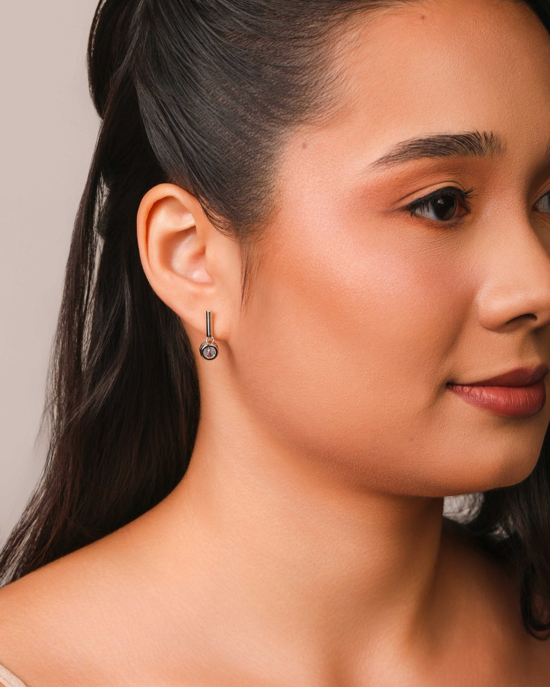 Brinco Palito Tubo Ponto de Luz Cristal Ródio Branco