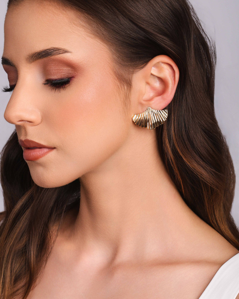 Ear Cuff Folha Frisada Banhado a Ouro 18K