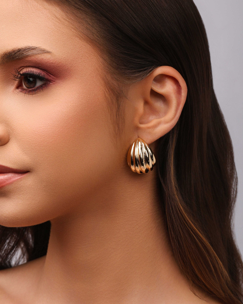 Brinco Argola Abaulada Frisada 2.6 cm Banhado a Ouro 18K