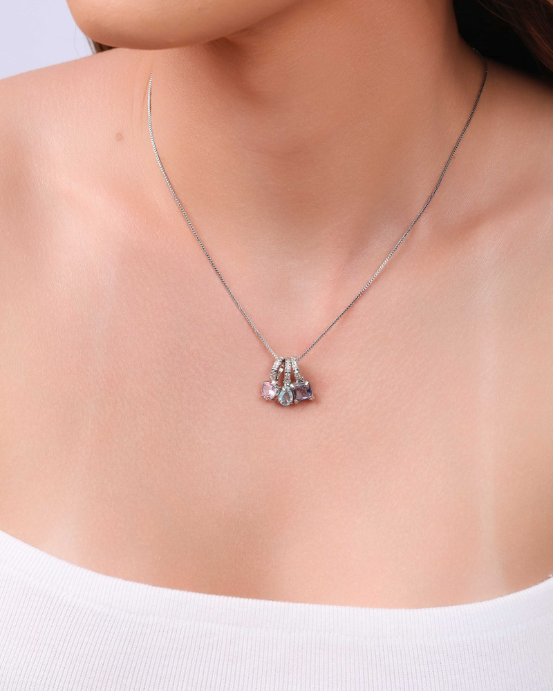 Gargantilha Veneziana Pingentes Geométricos Coloridos Ródio Branco - 45 cm