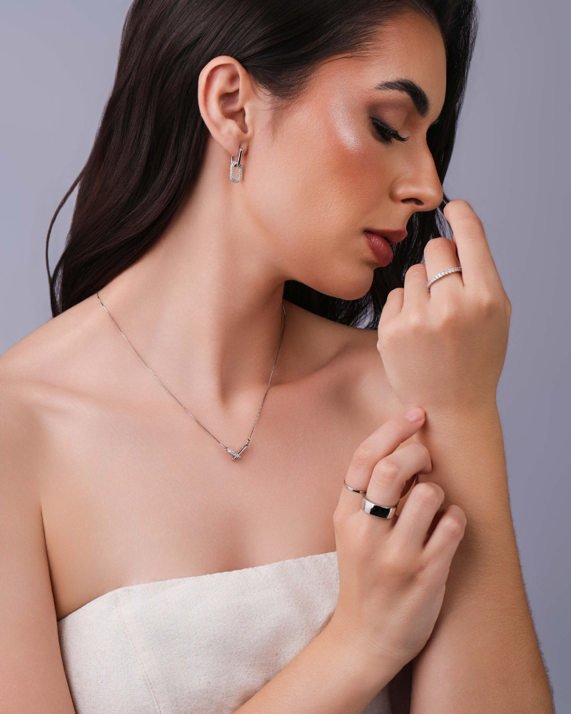 Anel Reto Liso Cravejado Cristal Tamanho 16 Ródio Branco