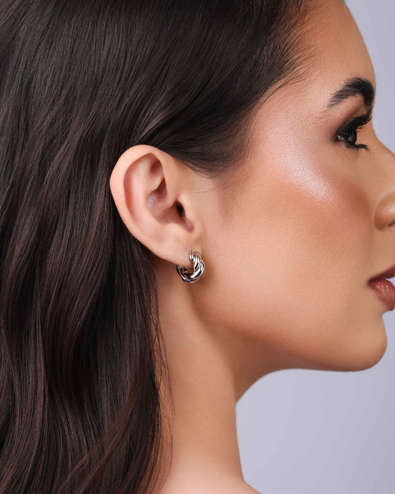 Brinco Argola Click Torcida Lisa 1.4 cm Ródio Branco