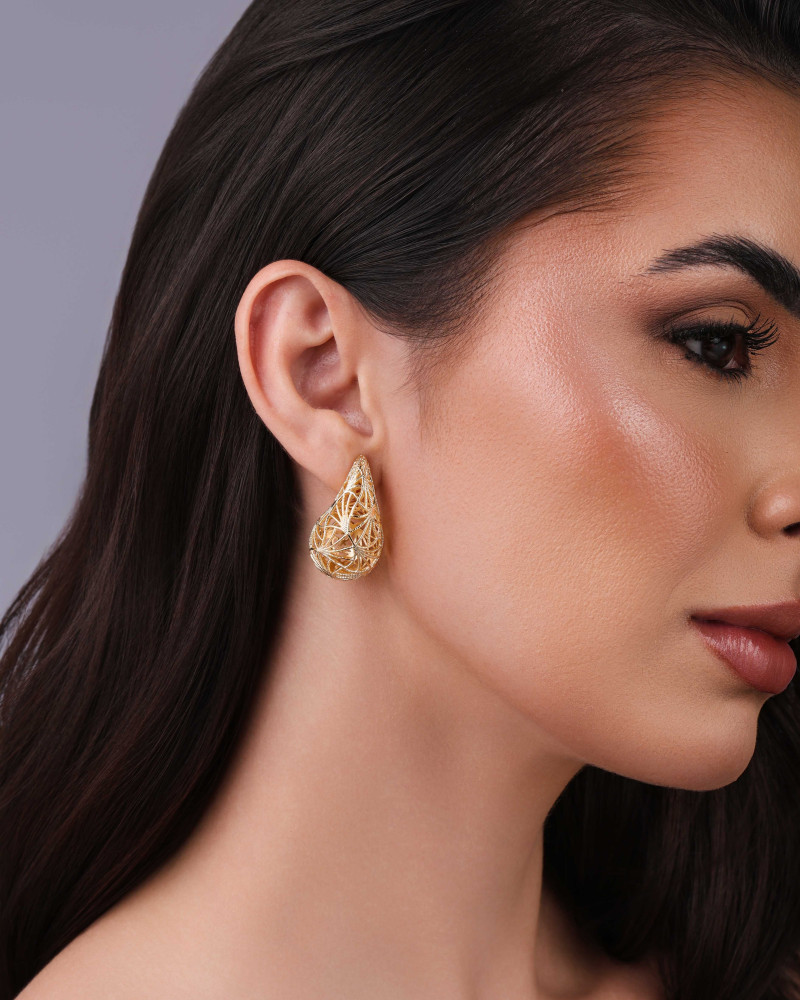 Brinco Gota Tela Detalhada Banhado a Ouro 18K