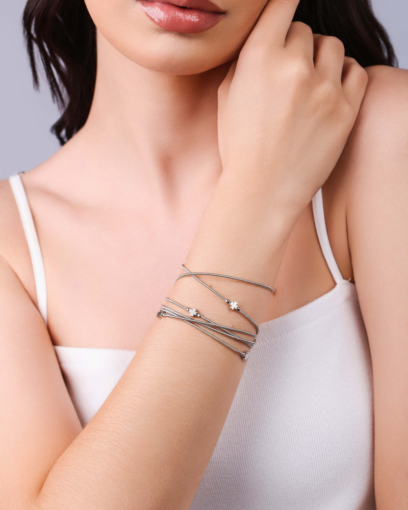 Pulseira Corda de Violão Trevos Ródio Branco