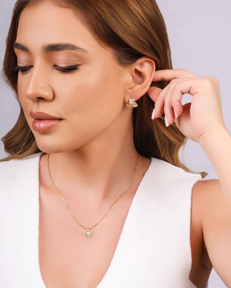 Brinco Três Corações Cravejados Cristal Banhado a Ouro 18K