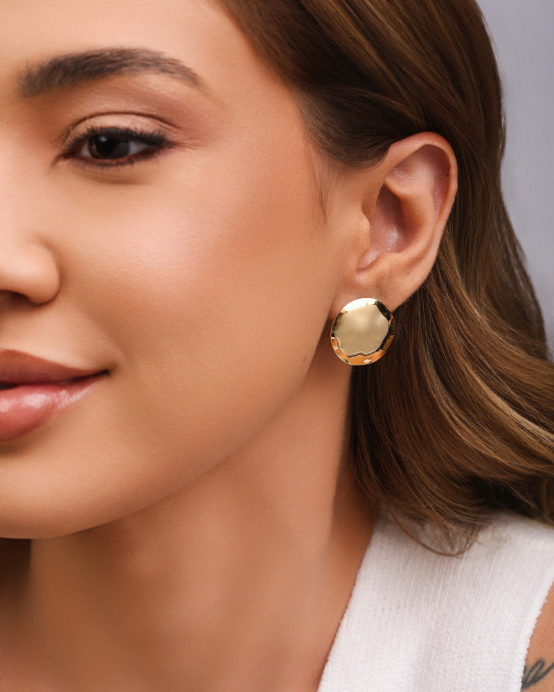 Brinco Redondo Orgânico Amassado 2.2 cm Banhado a Ouro 18K