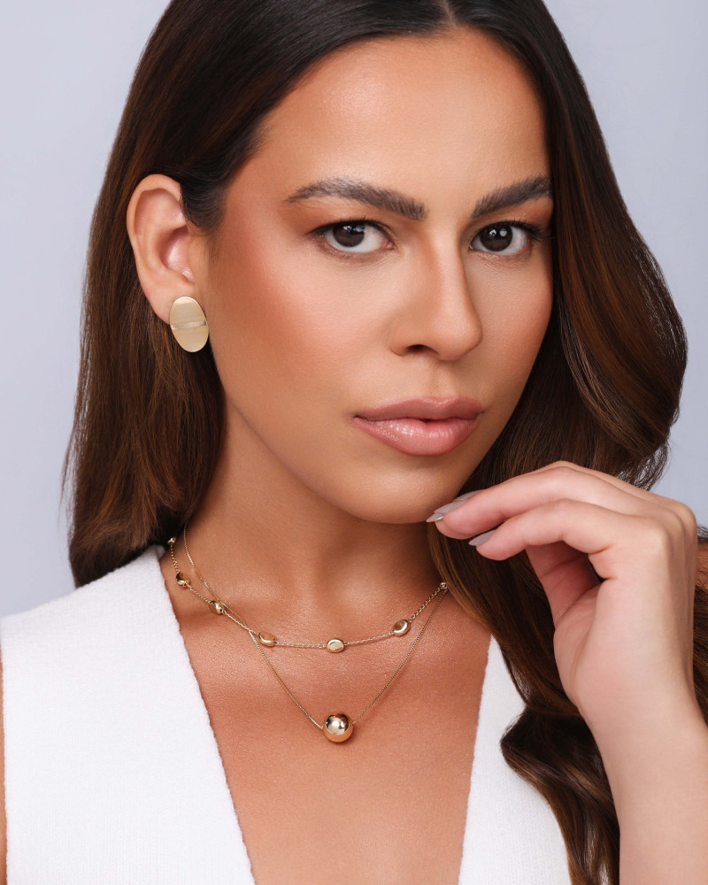 Brinco Oval Ondulado Liso Banhado a Ouro 18K