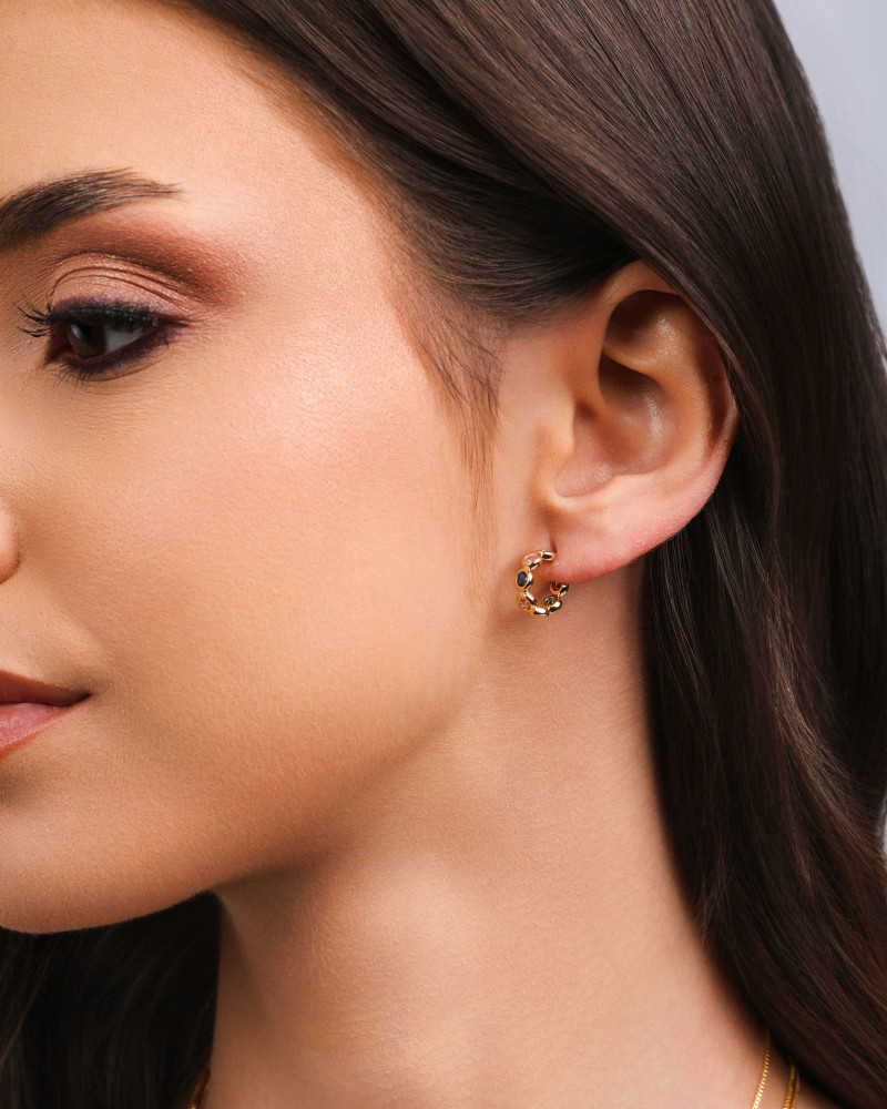 Brinco Argola Cravação Inglesa Colorida 1.3 cm Banhado a Ouro 18K